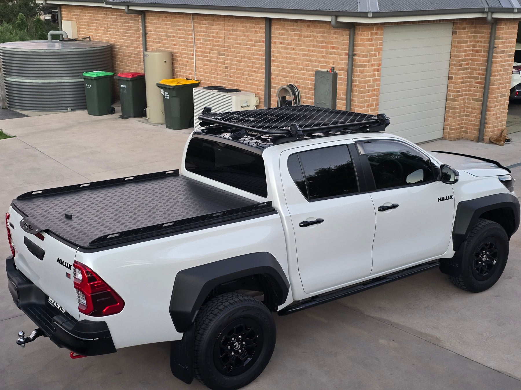 MAC300 (TH17) 15+ Toyota Hilux SR5 / GR Sport