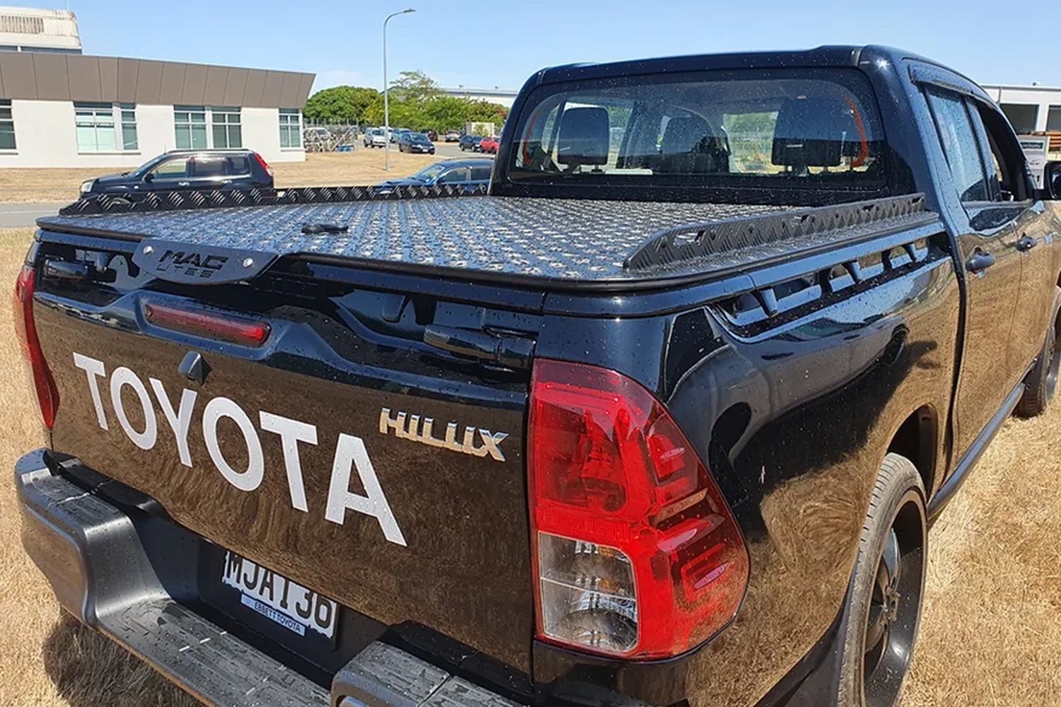 MAC300 (TH17J) 15+ Toyota Hilux SR & Workmate